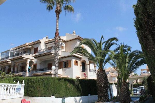 Residencia Alhambra Los Cisnes Торевьиа Экстерьер фото